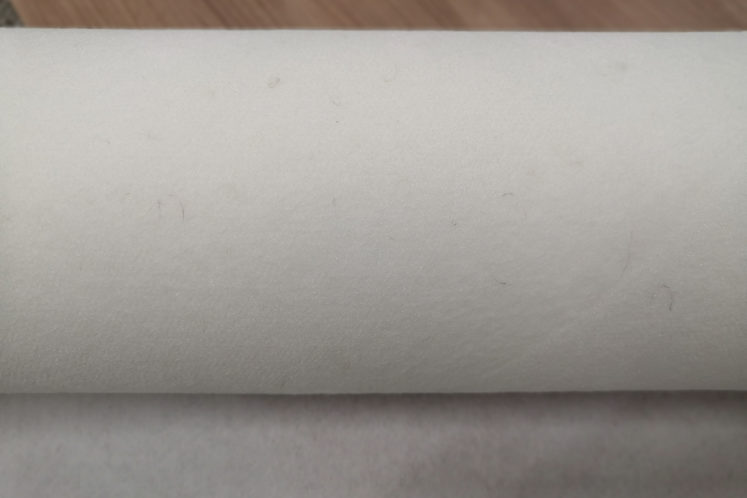 Ronofix bílý 140+18 g/m2 – šedá vlákna